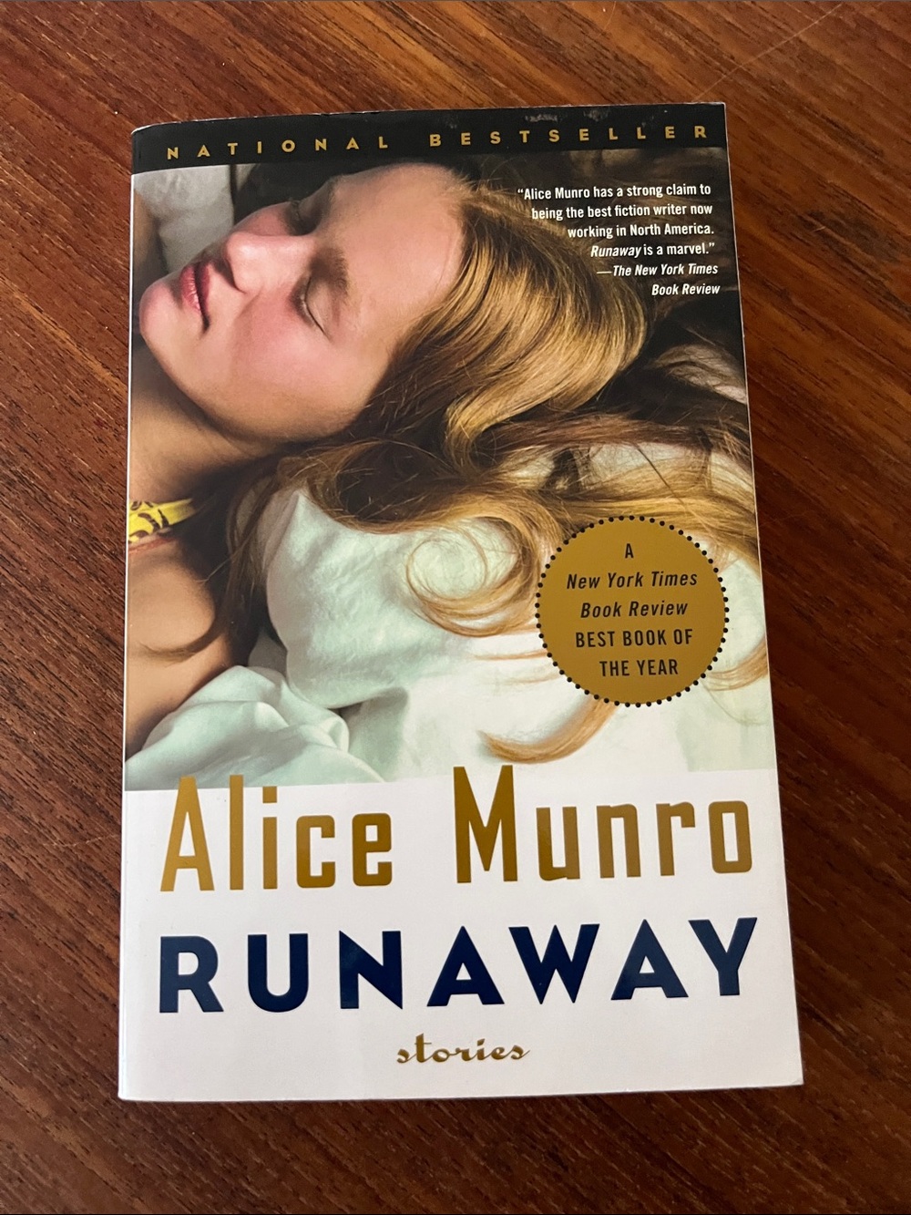 📚3/$15📚 Alice Munro Runaway — Paperback fiction